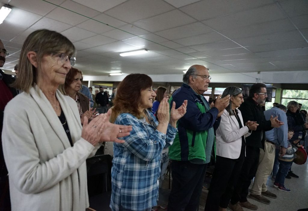 lazaroff familia aplaude