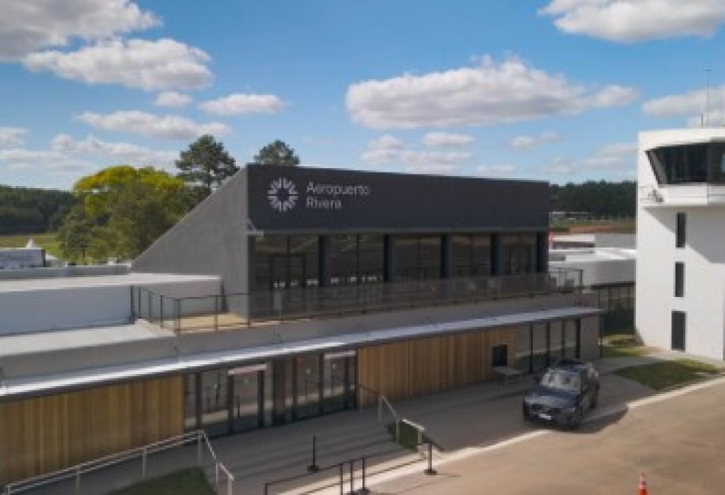thumbnail_Aeropuerto de Rivera